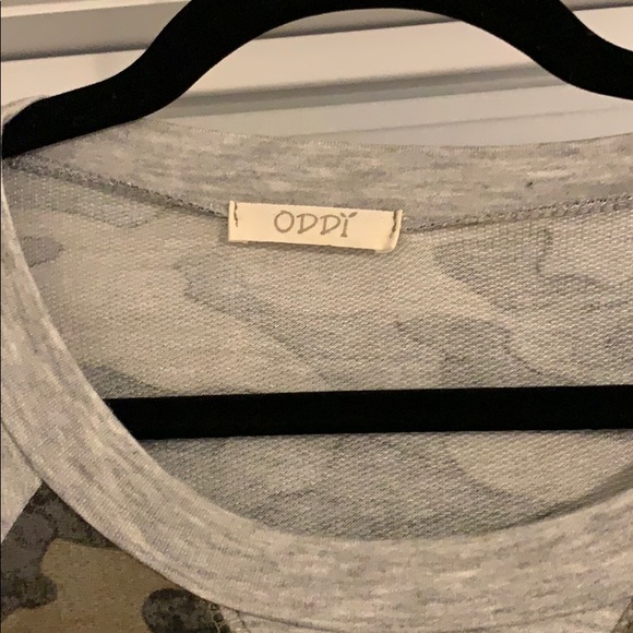 Camouflage and solid bat wing top size small - Picture 2 of 4